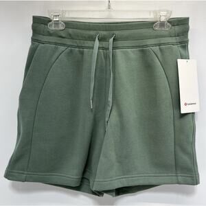 LULULEMON SCUBA HIGH-RISE SHORTS 5” in MEDIUM FORREST (MEFO) SZ 8 NWT